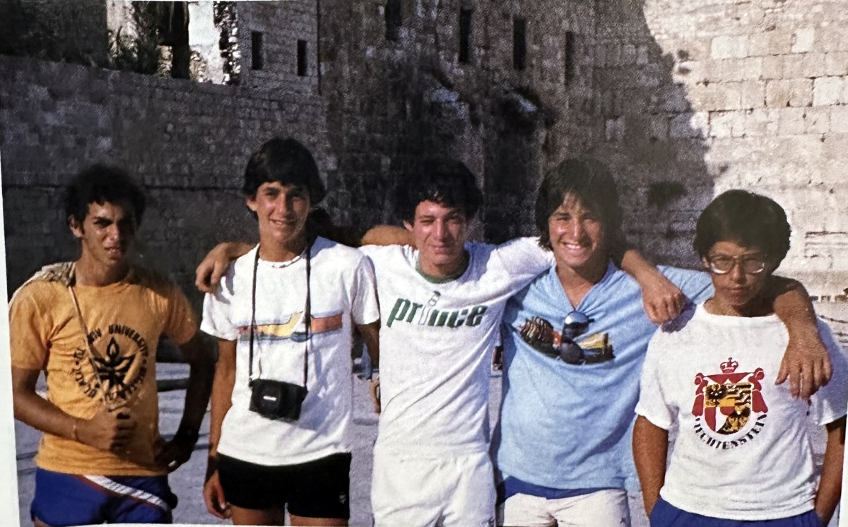 Tennis: Europe players at the Western Wall in Jerusalem, 1983